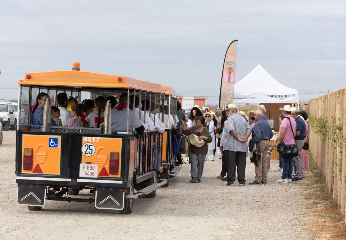 Els assistents de la ‘Fira de la Sal’ 2024 varen poder viatjar en tren. | | V. M.