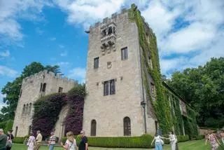 Un manifiesto solicita el retorno de los restos de Emilia Pardo Bazán a las Torres de Meirás por su 175º aniversario