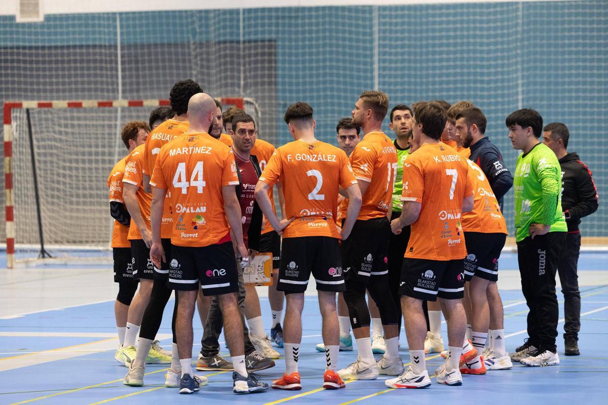 Todas las imágenes del partido de balonmano de Eivissa Handbol Trasmapi contra Soria
