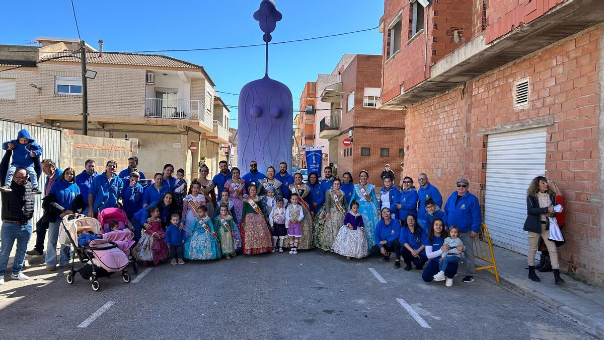 Integrante de la comisión, con el traje o sus polares, ante su falla.