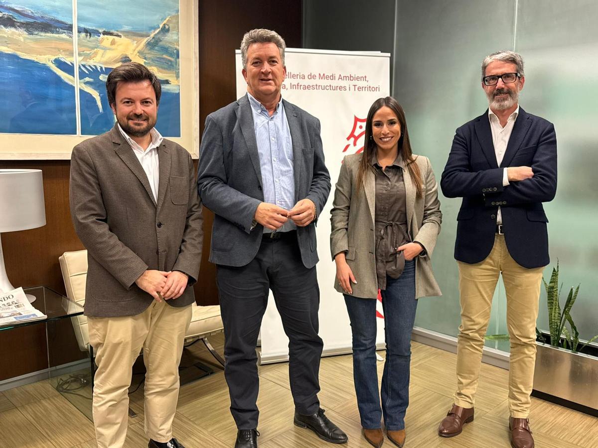 Marc García, Vicente Martínez Mus y Justo Vellón, con la nueva directora general de Aerocas, Raquel París.