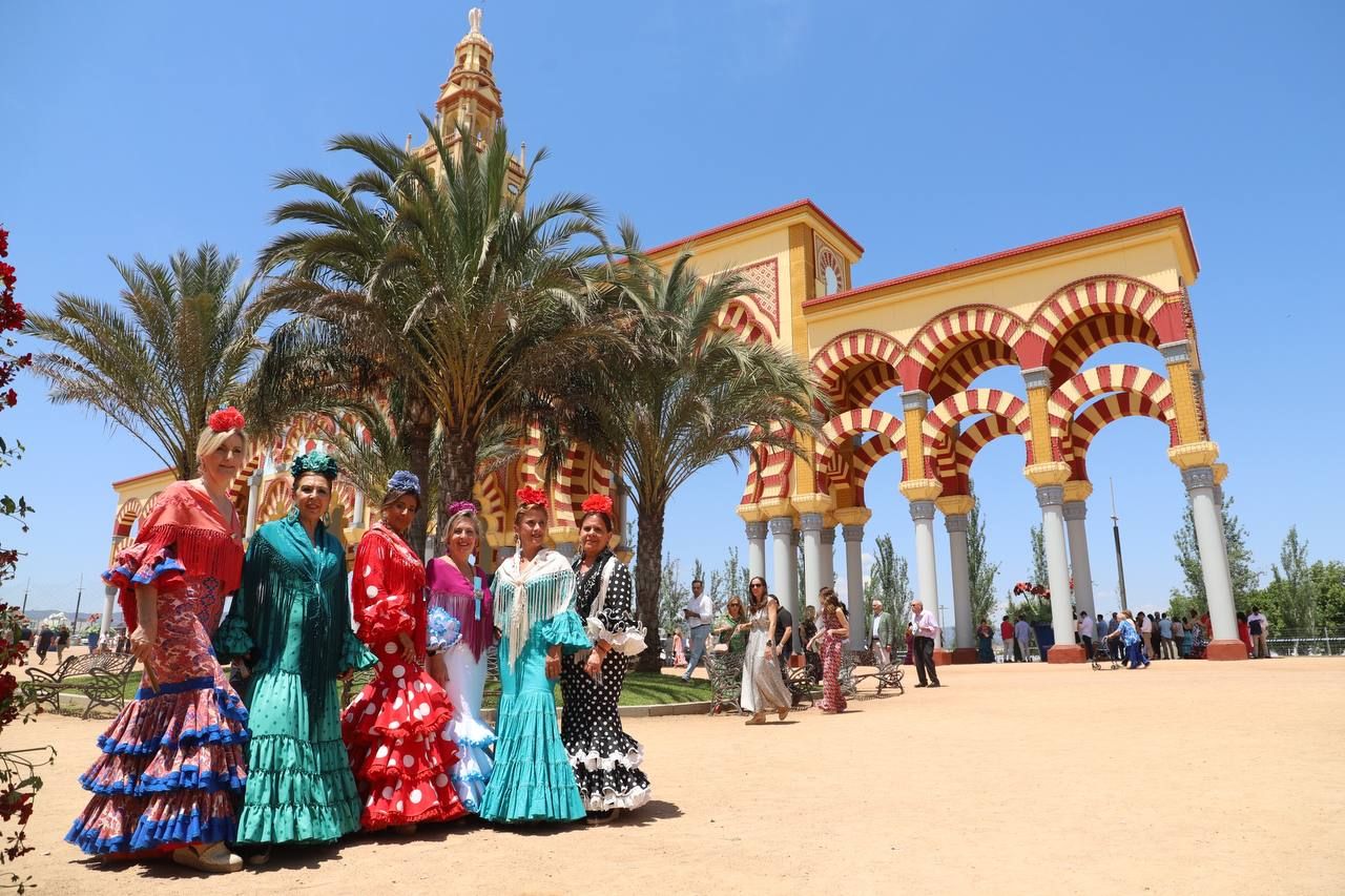 Amigos y familiares en el martes de Feria