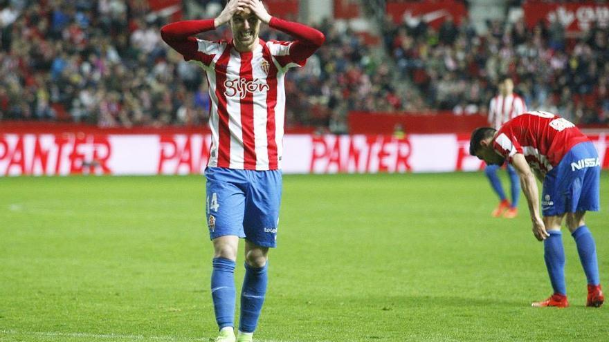 Burgui se lamenta durante el partido ante el Celta