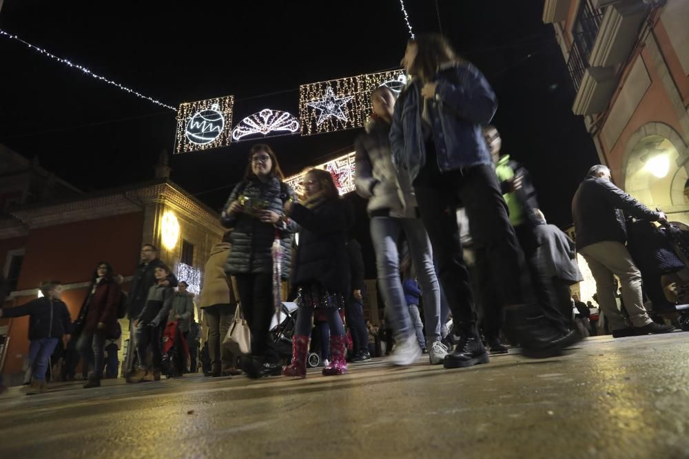 Avilés enciende sus luces de Navidad.