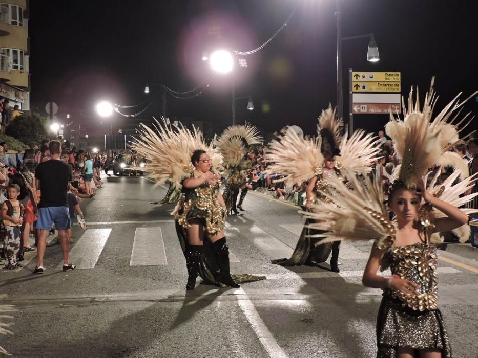 La bahía de Águilas se transforma en un gran teatro en su Carnaval de verano