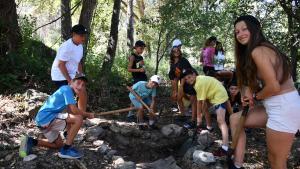 Un grupo de niño participa en una activad organizada por Fundesplai.