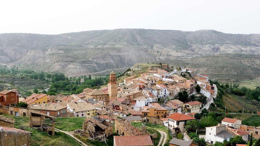 El pequeño pueblo de Teruel donde se disputa el 'Mundial' de lanzamiento de carretilla: "Hemos prohibido dar vueltas para evitar accidentes"