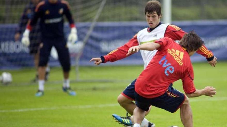 El deportivista Rubén Pérez, en un entrenamiento previo al partido. / ricardo ramírez