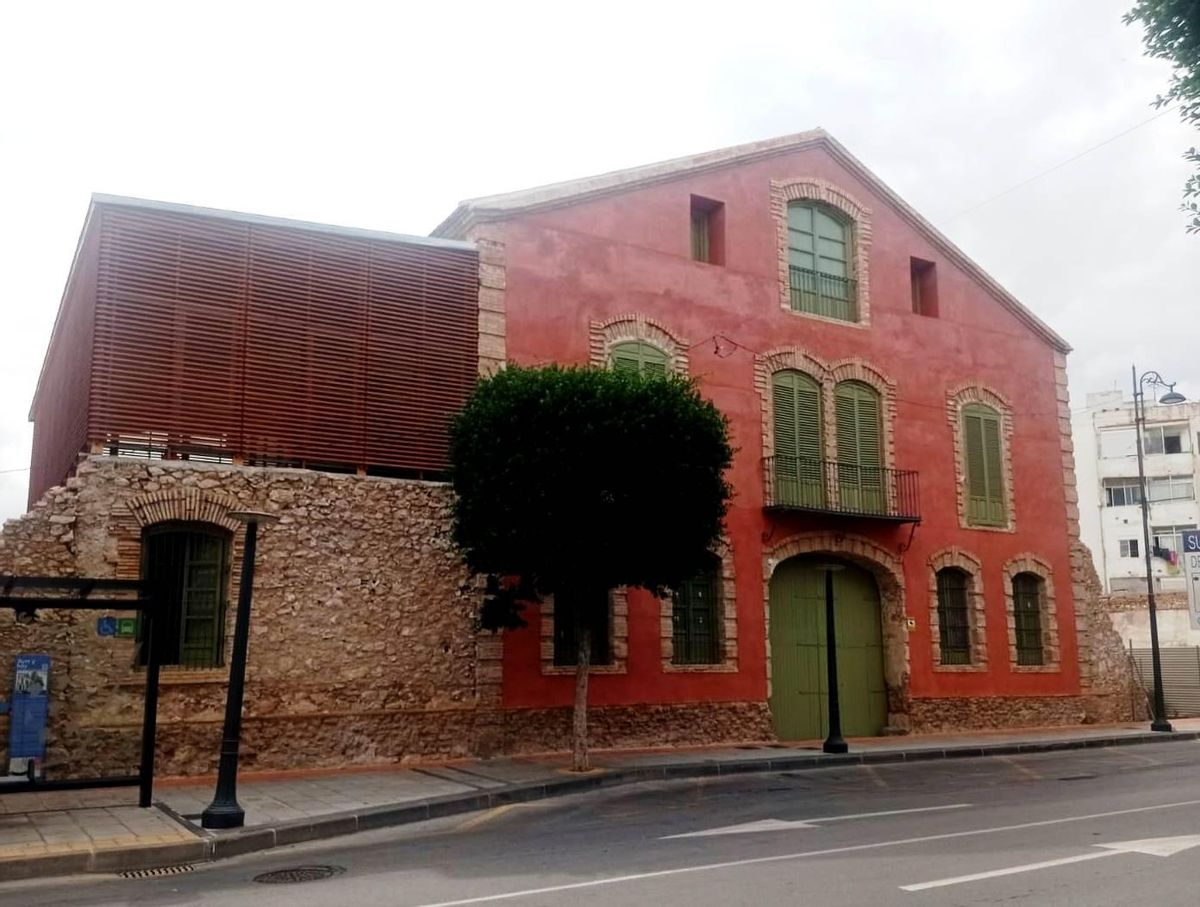 Fachada de la Fábrica Esteva, donde estará el futuro Museo de la Conserva
