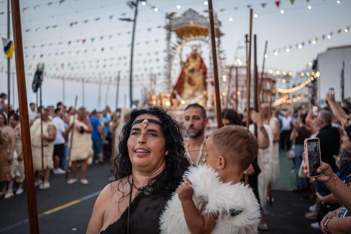 Los guanches venerando a su virgen