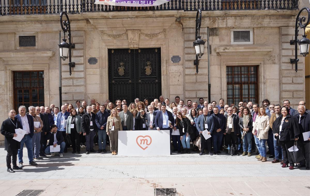 Foto del grupo que ha participado en Sueca en el encuntro de los municipalistas.
