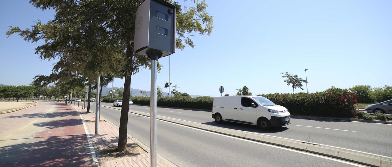 Caja del radar en la ronda de circunvalación de Castelló.