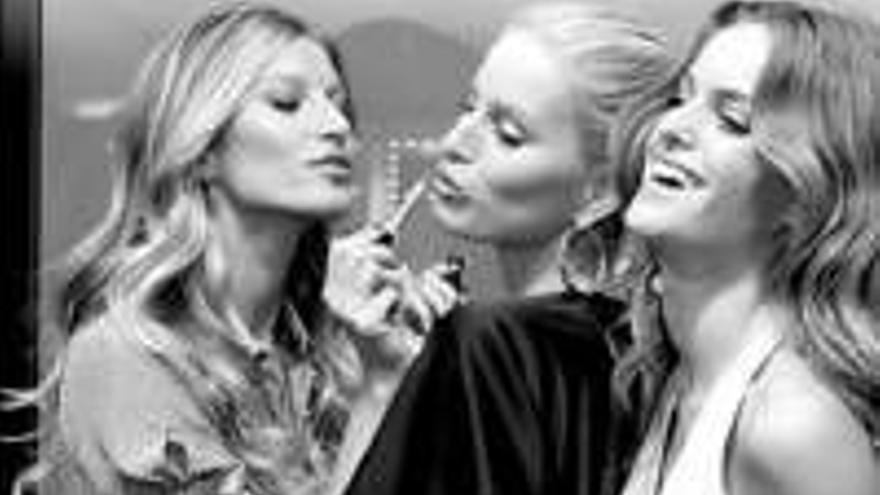 Gisele Bündchen: LA ´TOP´ BRASILEÑA MAQUILLA A KAROLINA KURKOVA