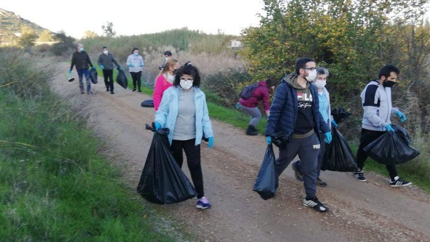 Recogida de basura en la Presa del Paredón