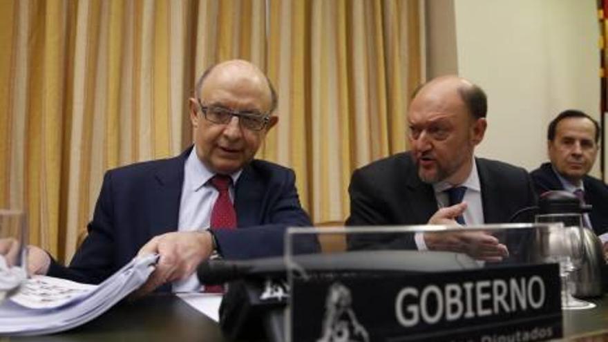 Montoro exige al Consell más recortes en 15  días y amenaza con quedarse los impuestos