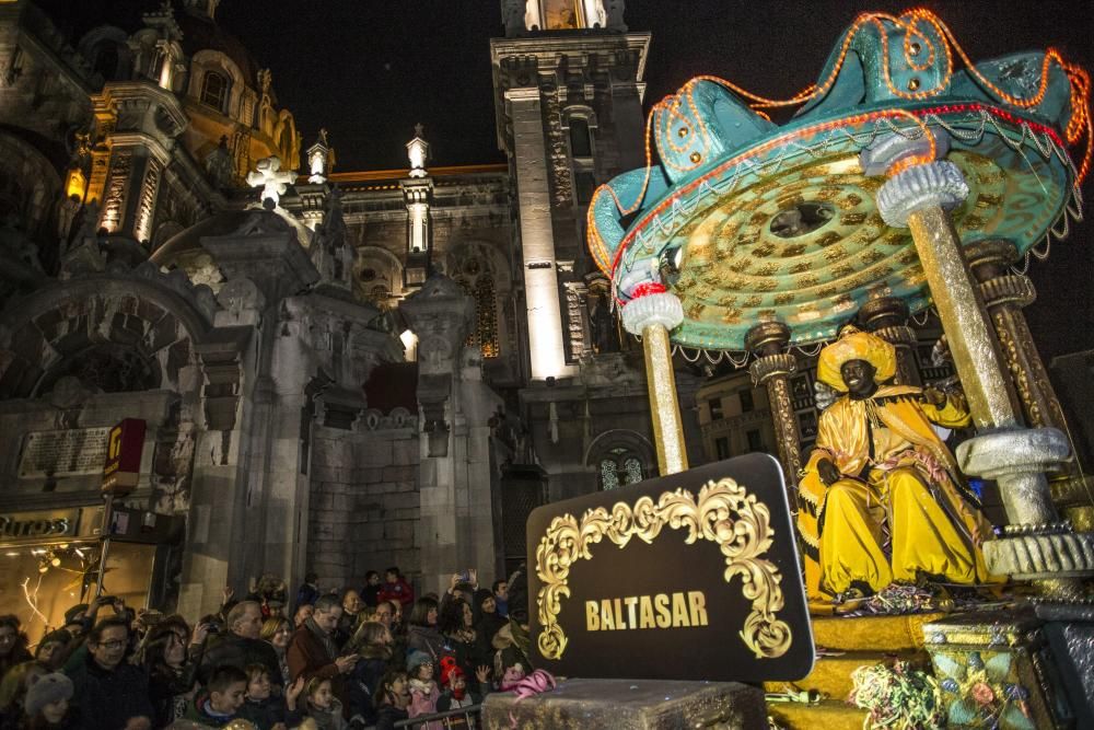 Cabalgata de Reyes 2019 en Oviedo