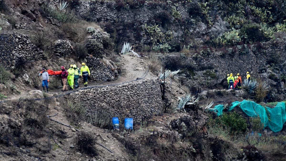 Rescate de los cuerpos de los fallecidos en el accidente de tráfico de Gran Canaria