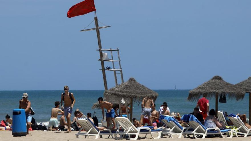 Una turista muere ahogada en la playa de la Malva-rosa