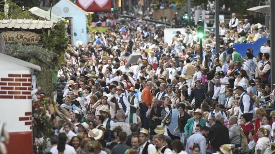 &quot;Lo único que van a conseguir con las barras y la música es convertir las calles en un macrobotellón&quot;