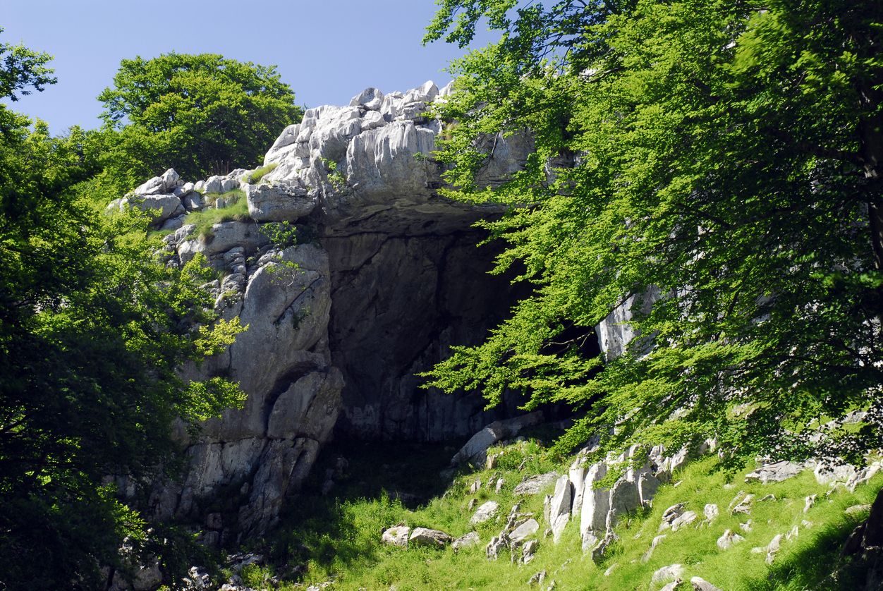 Entrada a una cueva en Gorbeia.