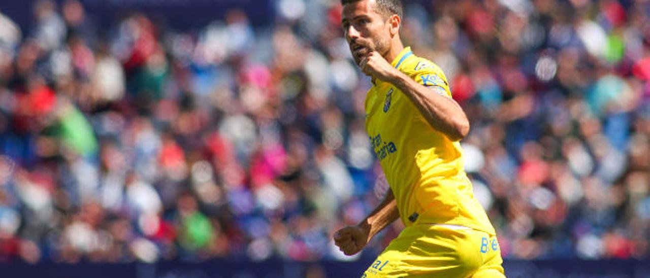 El defensa central y lateral de la UD Las Palmas David García Santana, el pasado 8 de abril, en el Ciudad de Valencia, celebra su tanto ante el Levante UD.