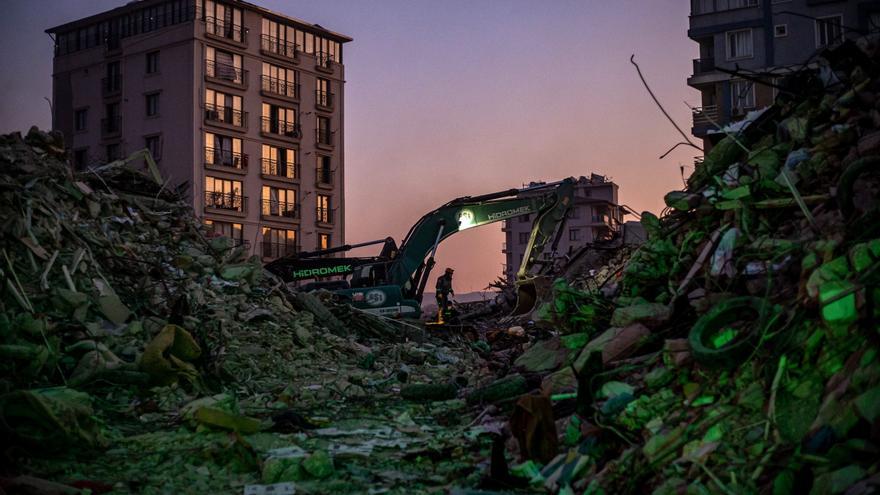 Rescatan vivo a un niño de 12 años en Turquía más de diez días después del terremoto