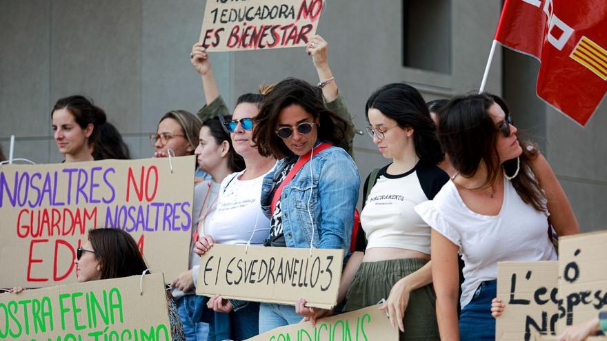 Concentración de educadoras infantiles de Eivissa el pasado mes de octubre. | TONI ESCOBAR