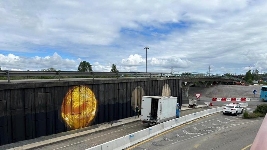 El mayor mural de Siero tendrá 1.200 metros lineales de grafiti, recreará el sistema solar, un astronauta y a “E.T. el extraterrestre” junto a la “rotonda del mapamundi”