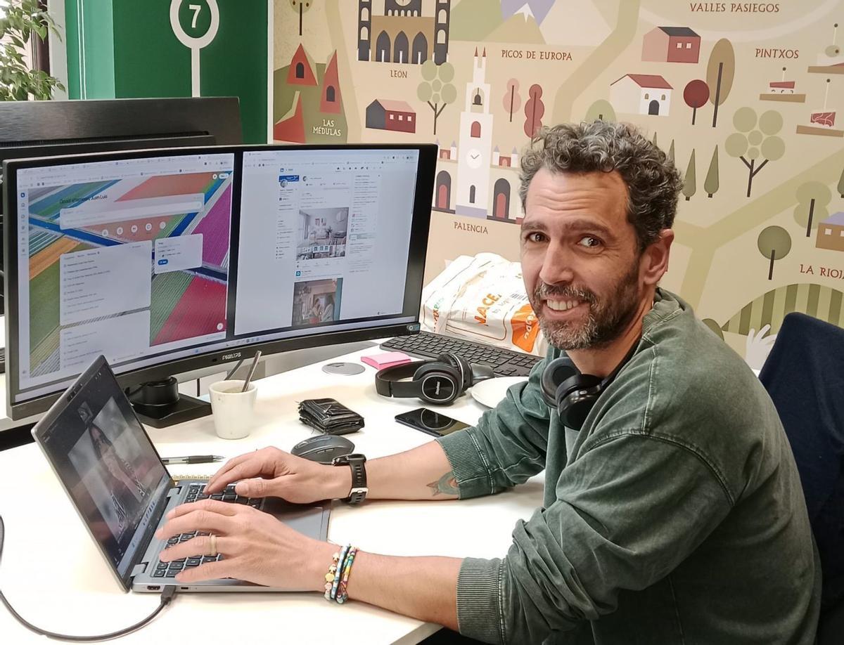 Juan Luis González, en su oficina en Bilbao.