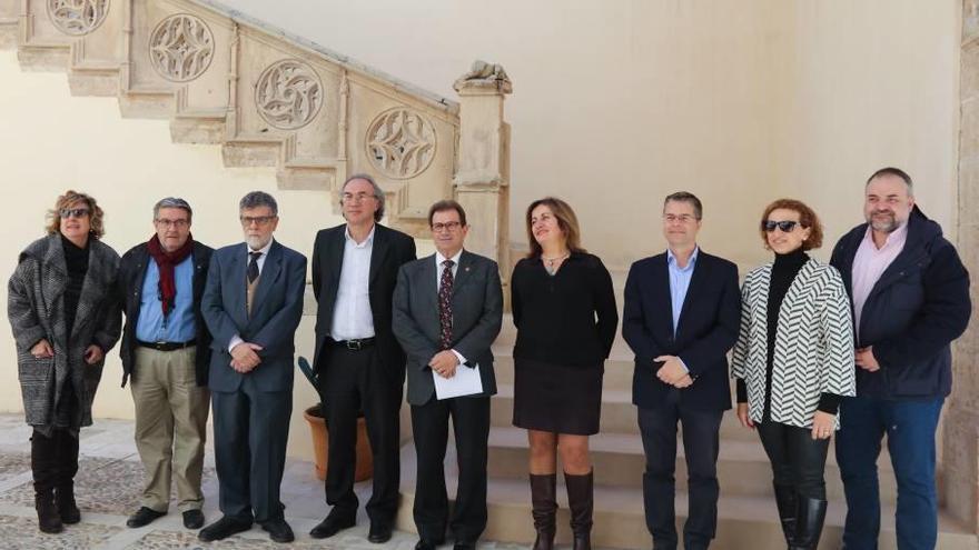 Representantes de la UIB y de la conselleria de Cultura, ayer, en la firma de la cesión de Ca n´Oleo.