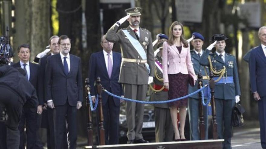 El Príncipe preside por primera vez el desfile militar de la Fiesta Nacional