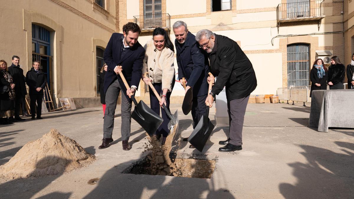 Claver, Orduna, Azcón y Mayoral, este jueves, durante la primera piedra de la futura facultad.