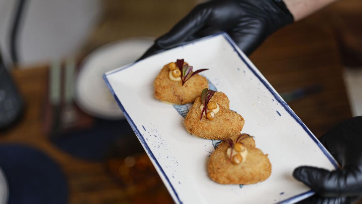 Plato de croquetas.