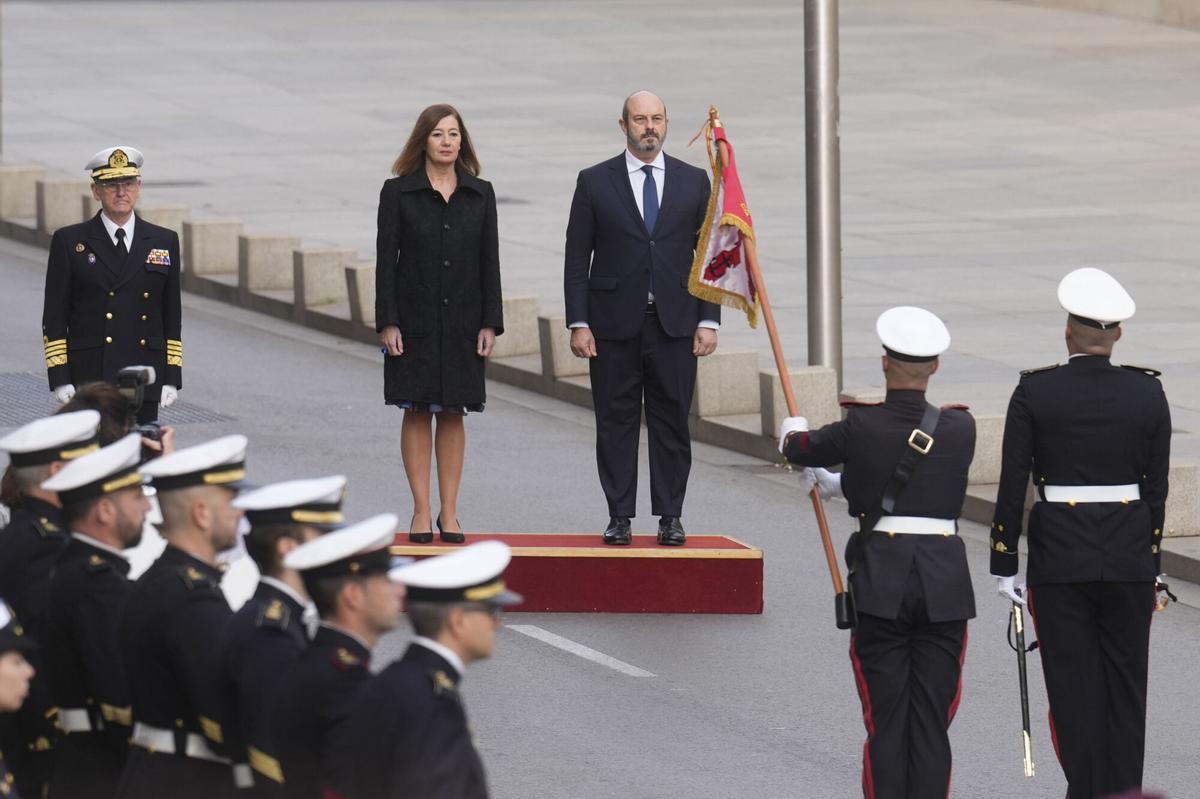 MADRID, 06/12/2024.- El presidente del Senado, Pedro Rollán (c-d), y la presidenta del Congreso, Francina Armengol (c-i), durante la celebración del Día de la Constitución en el Congreso de los Diputados en Madrid, este viernes. EFE/ Borja Sánchez-Trillo