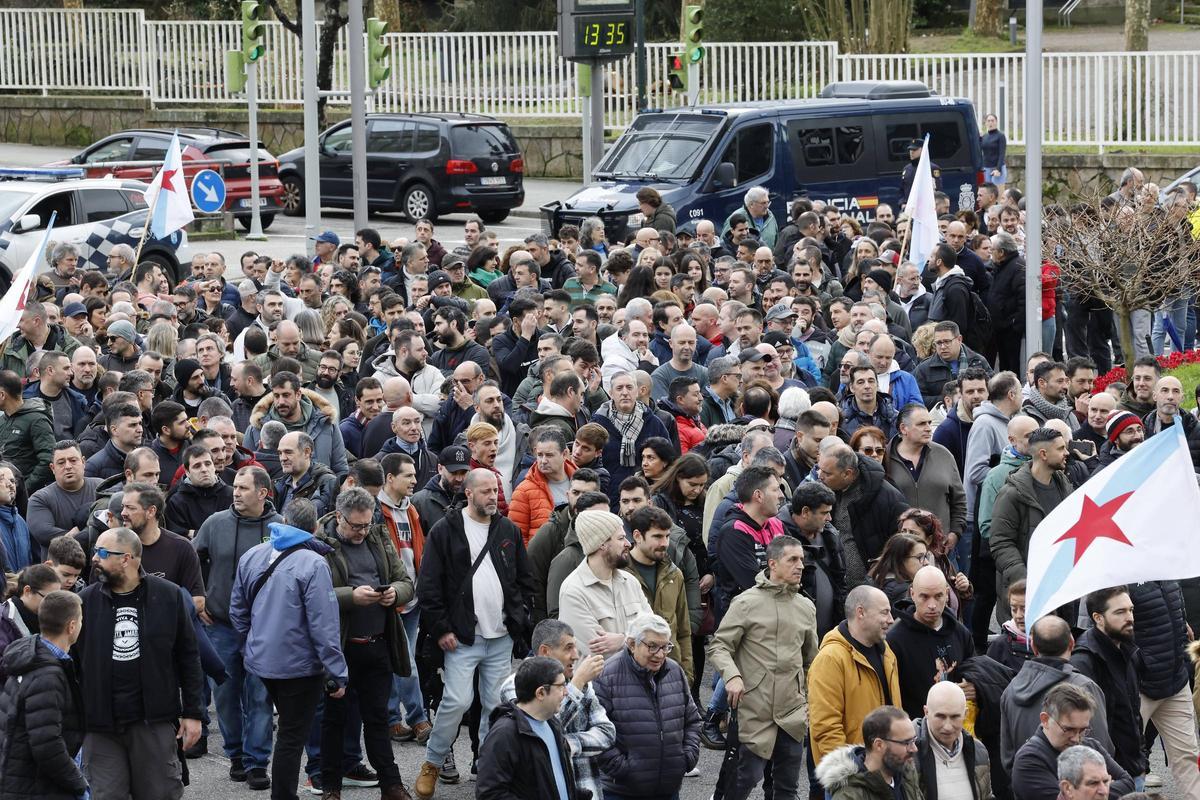 La protesta de los trabajadores de GKN Driveline Vigo por las calles de la ciudad
