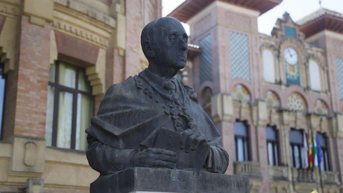 Busto de Rafael Castejón, en el Rectorado. 