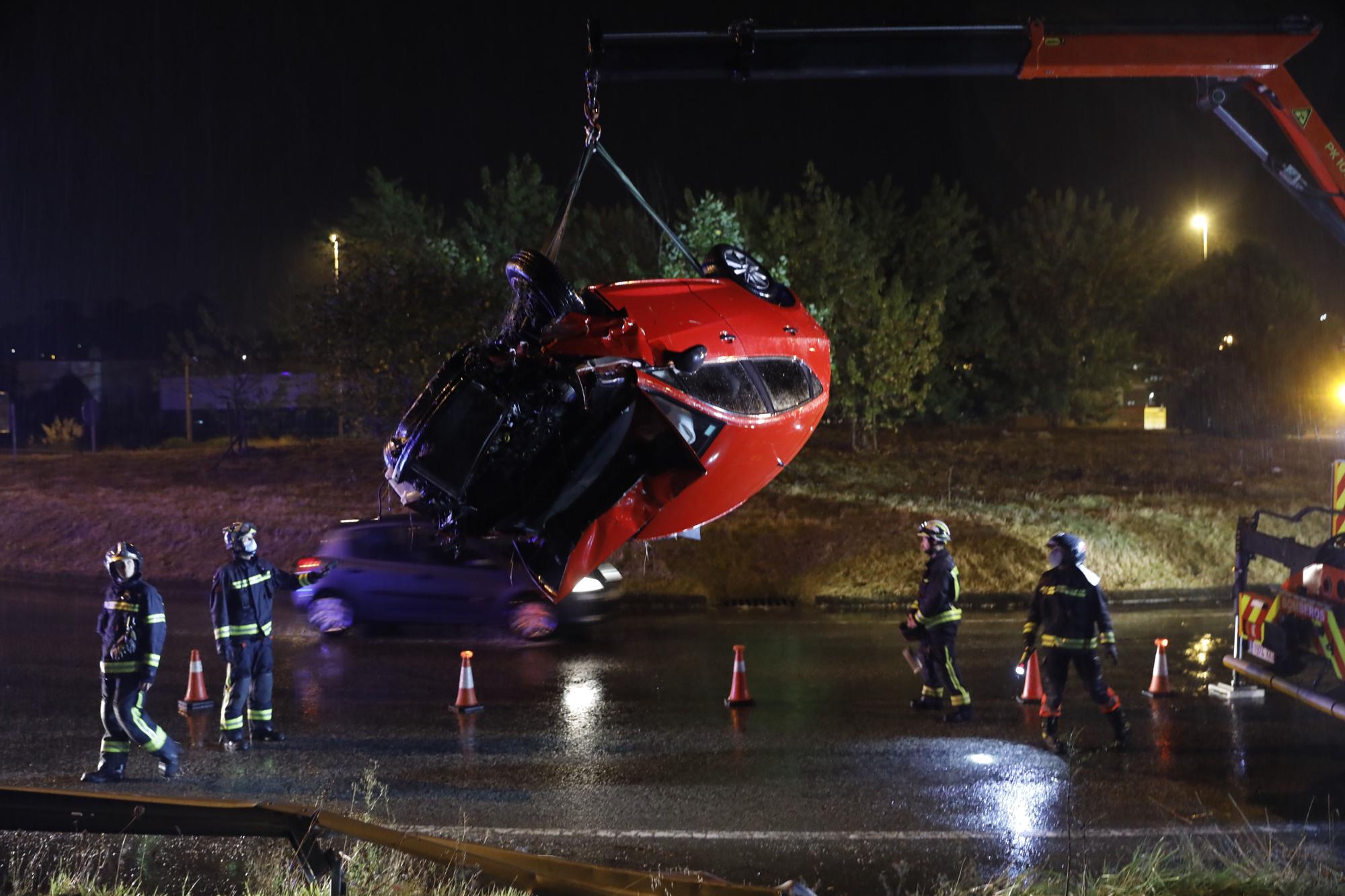 Espectacular accidente en la entrada de Gijón