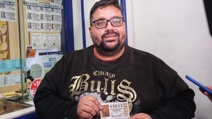 “Guardaré el dinero para el futuro porque tengo tres hijos que criar”: la historia de Cristo, ganador de un quinto premio de la Lotería de Navidad