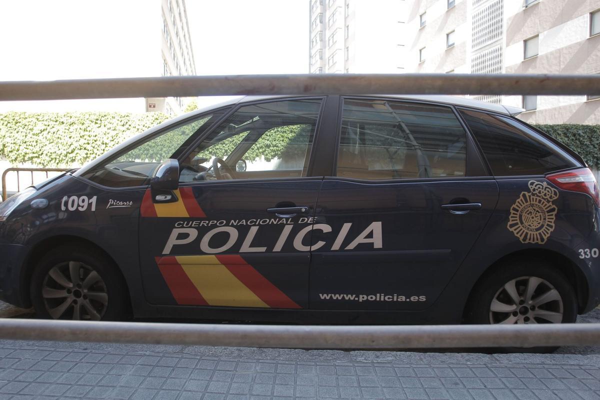 Vehículo de la Policía Nacional en A Coruña.