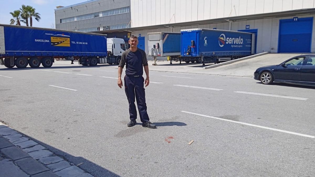 Antonio atiende a La Opinión desde la comunidad de Cataluña, en un parón del camión con el que trabaja.