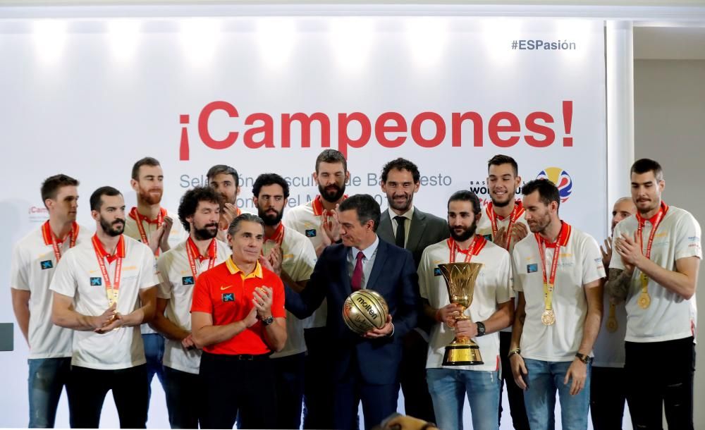 Los Reyes y Sánchez reciben a los campeones.