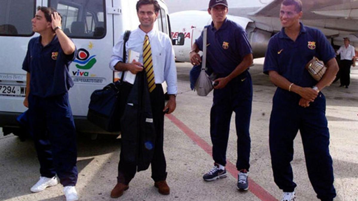 Xavi Hernández, Jose Mourinho, Giovanni Silva y Rivaldo Borba en un desplazamiento del FC Barcelona de la temporada 2003-04