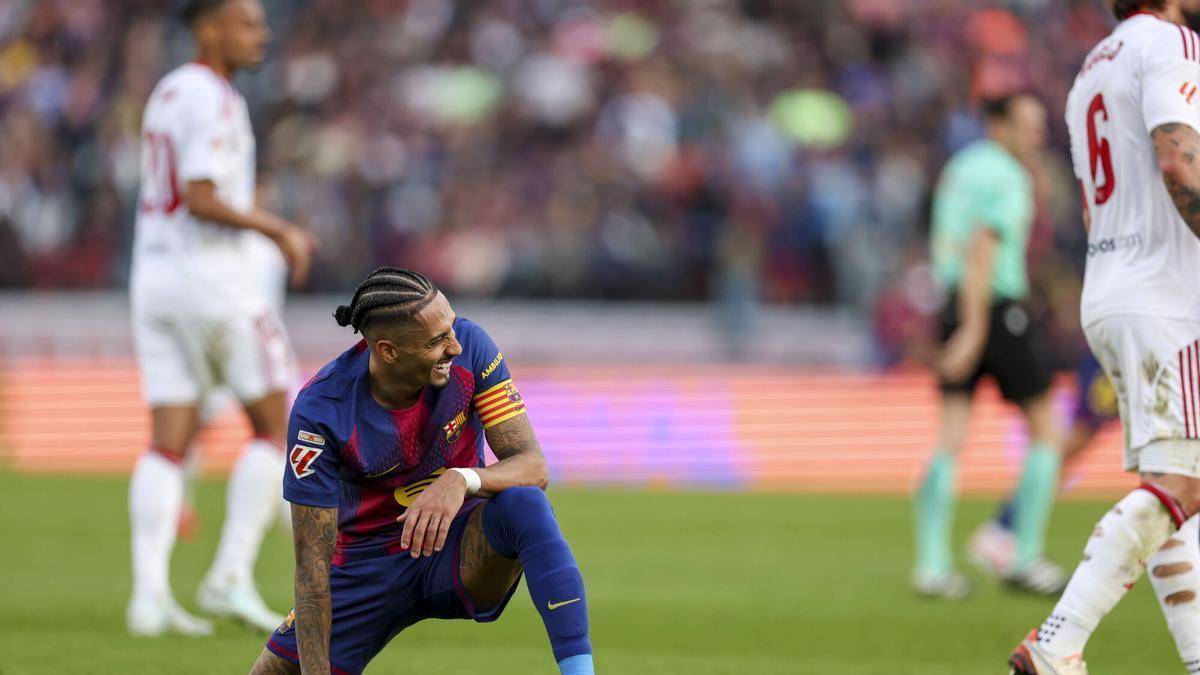 Araújo, sobre Raphinha: "Su lesión la sufre la selección y sobre todo el club"