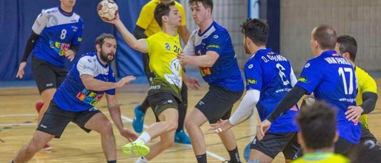 El Maristas Algemesí aspira a subir a la división de plata del balonmano español.