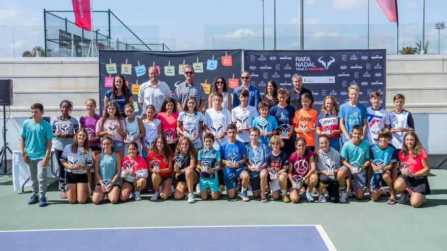 Foto de familia de los participantes.