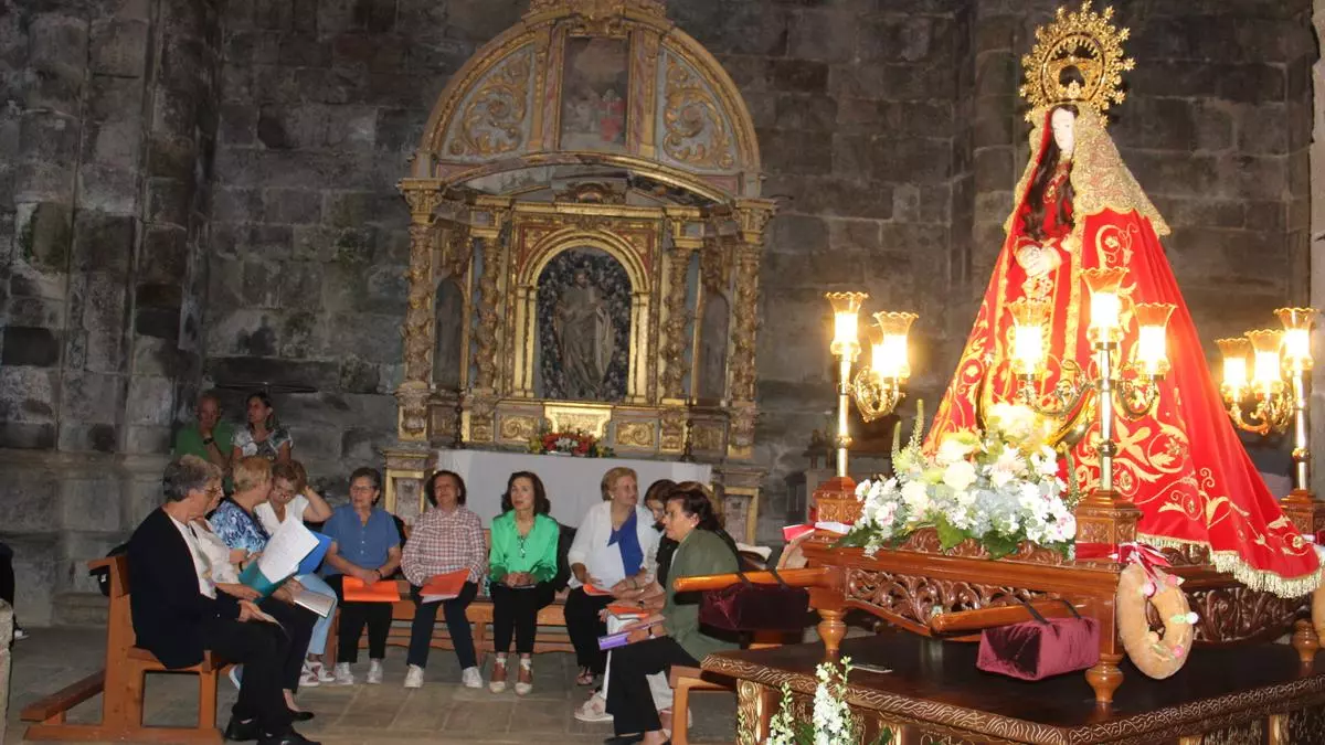 El templo lleno para la Loya y el Ramo de San Martín de Castañeda