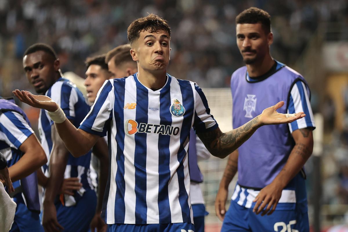 Aveiro (Portugal), 03/08/2024.- FC Porto player Ivan Jaime celebrates after scoring the 3-4 lead goal during the Candido de Oliveira Super Cup final soccer match between Sporting CP and FC Porto in Aveiro, Portugal, 03 August 2024. EFE/EPA/MANUEL FERNANDO ARAUJO