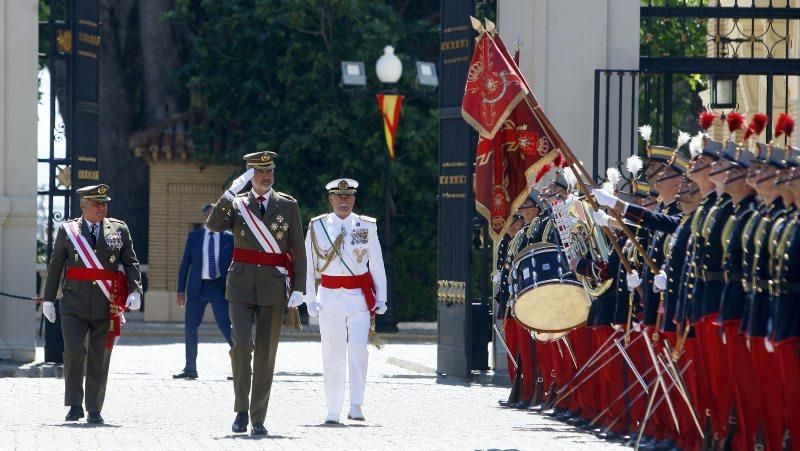 El rey entrega nuevos despachos en la Academia General Militar