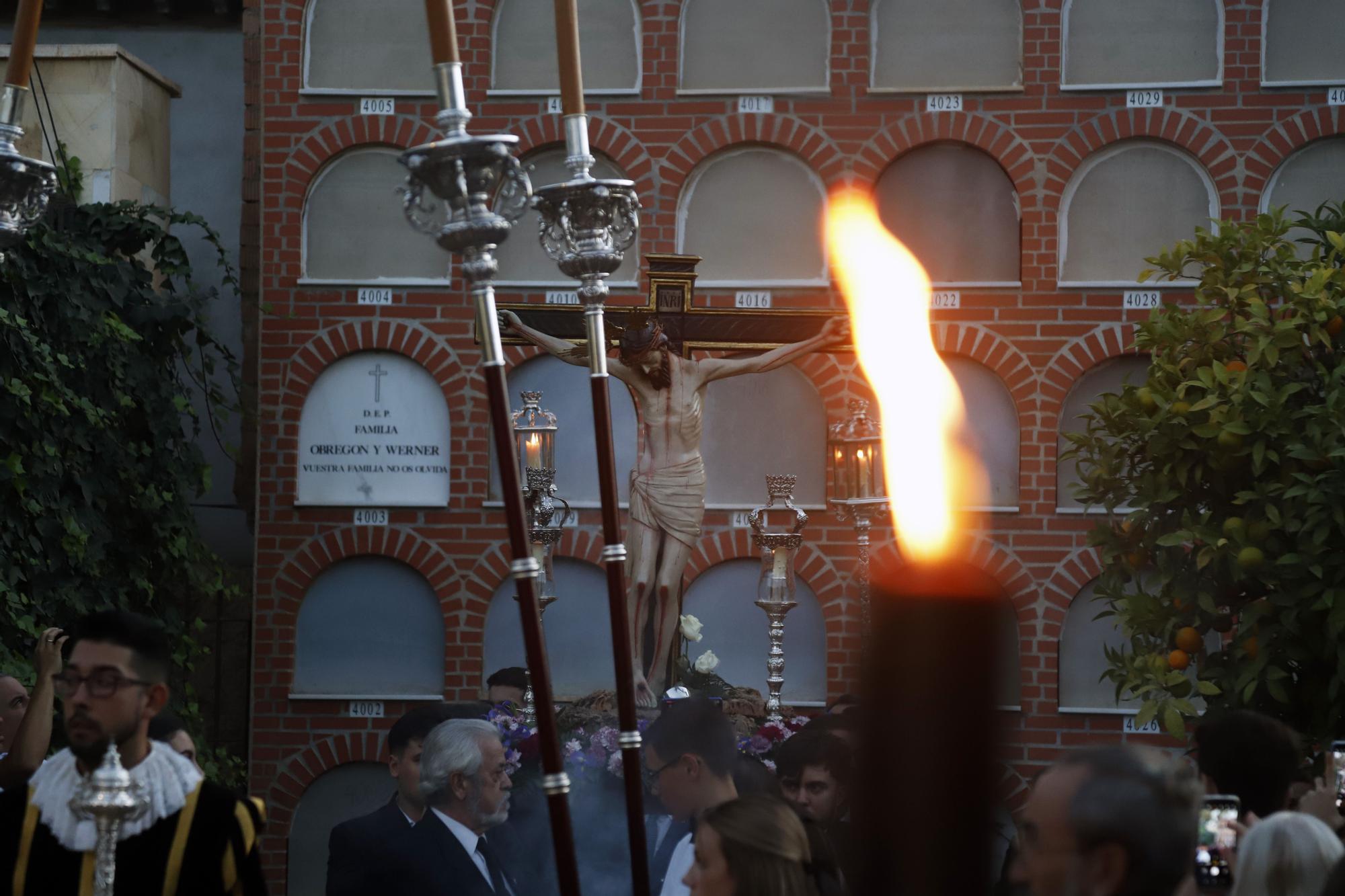 Procesión del Cristo de los Afligidos en el cementerio de San Miguel de Málaga