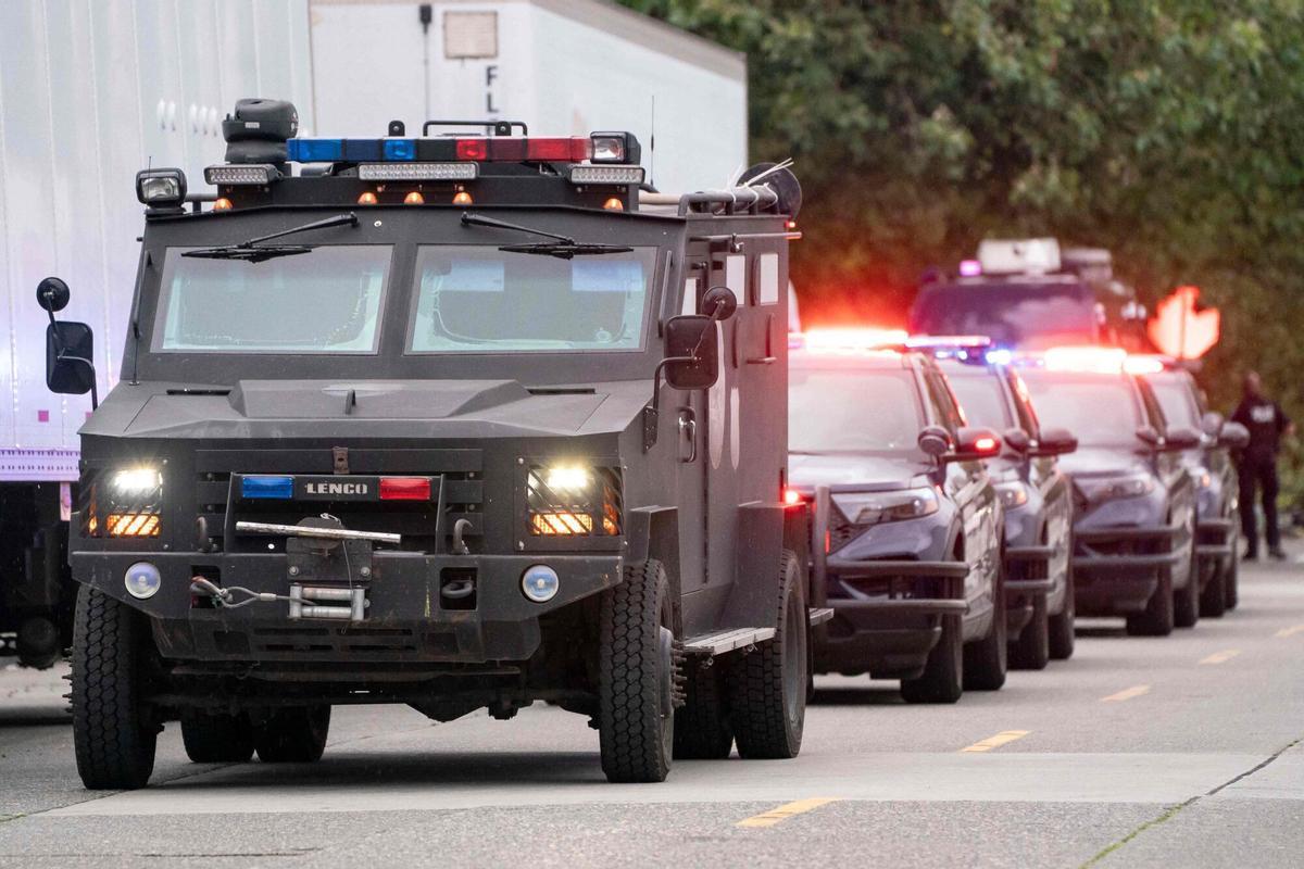 Vehículos policiales junto al lugar del tiroteo durante el festival Bite of Seattle Vehículos policiales junto al lugar del tiroteo durante el festival Bite of Seattle